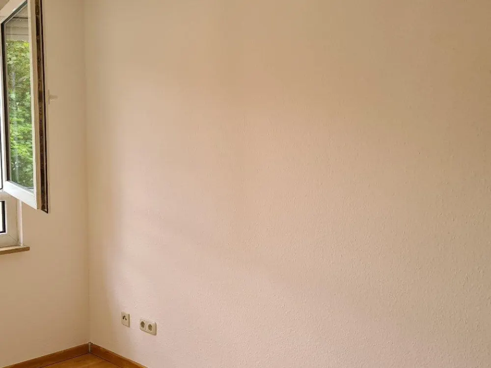 Well-maintained 1-room apartment with fitted kitchen and underground parking space