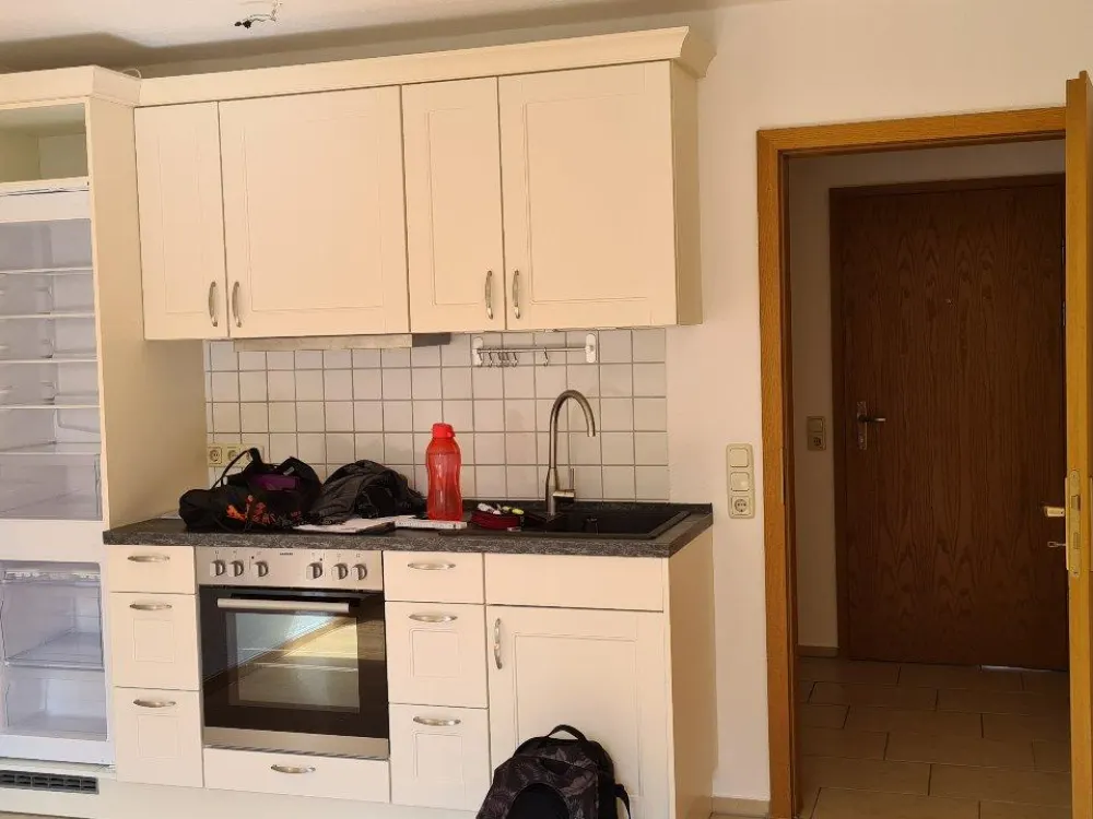Well-maintained 1-room apartment with fitted kitchen and underground parking space