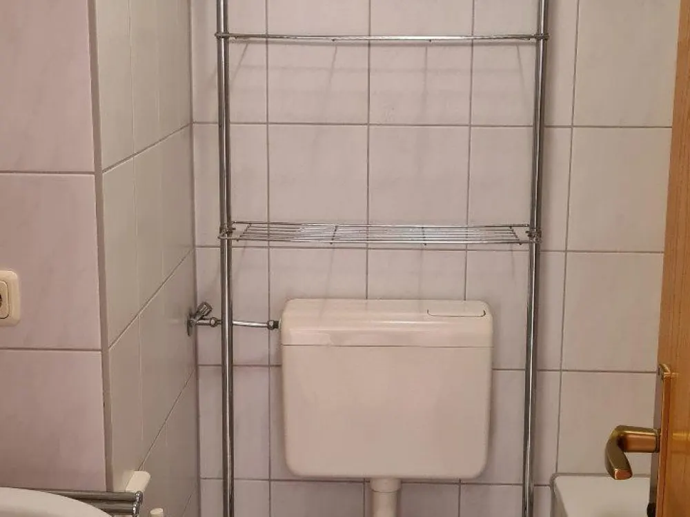 Well-maintained 1-room apartment with fitted kitchen and underground parking space