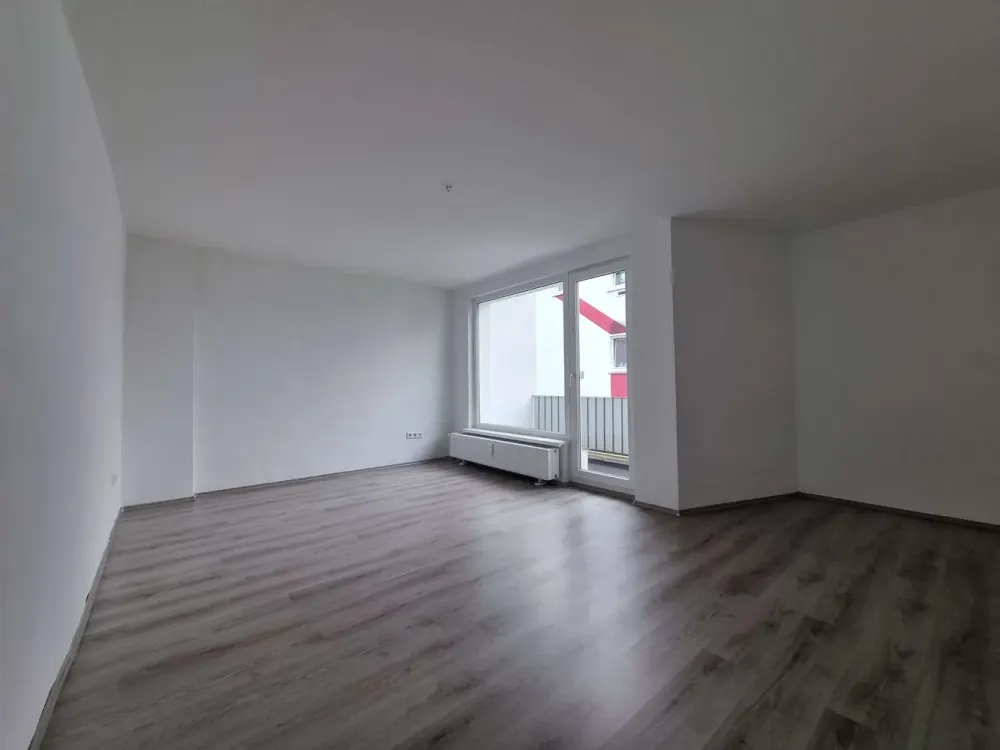 Helle freundliche Wohnung, mit Blick ins Grüne! Moderne, renovierte 4-Zimmer-Wohnung mit Balkon