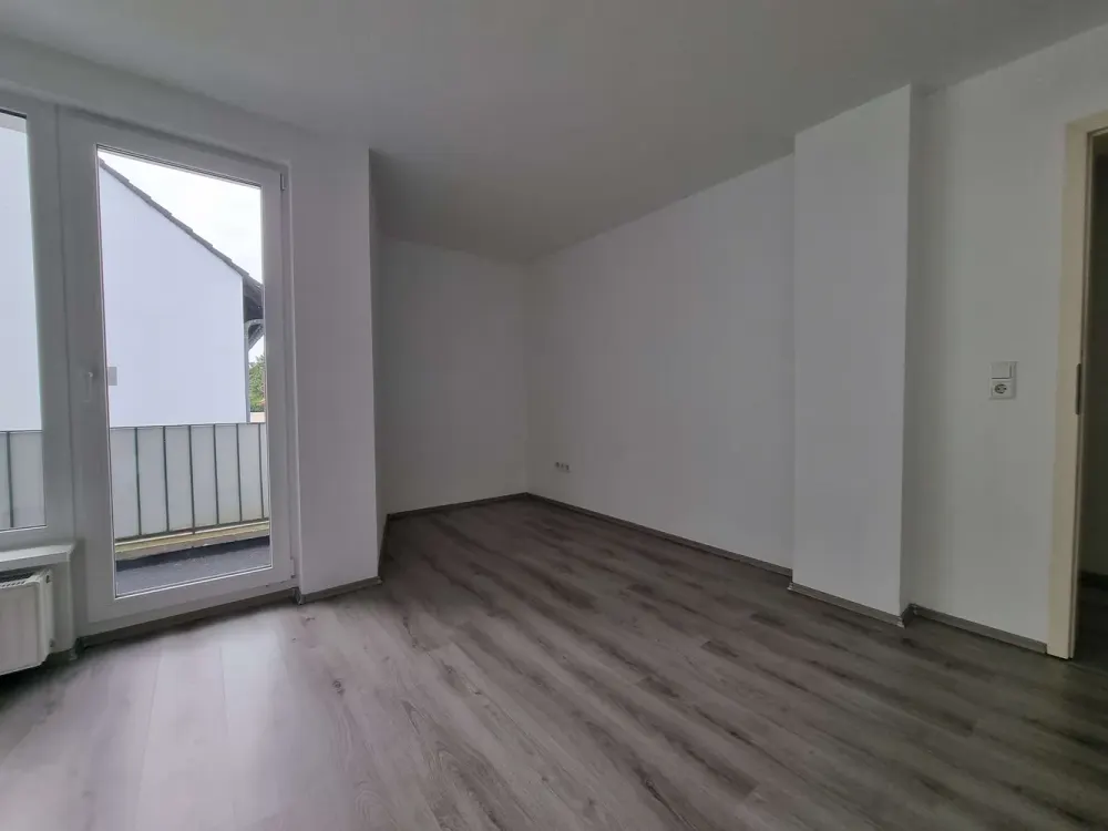 Helle freundliche Wohnung, mit Blick ins Grüne! Moderne, renovierte 4-Zimmer-Wohnung mit Balkon