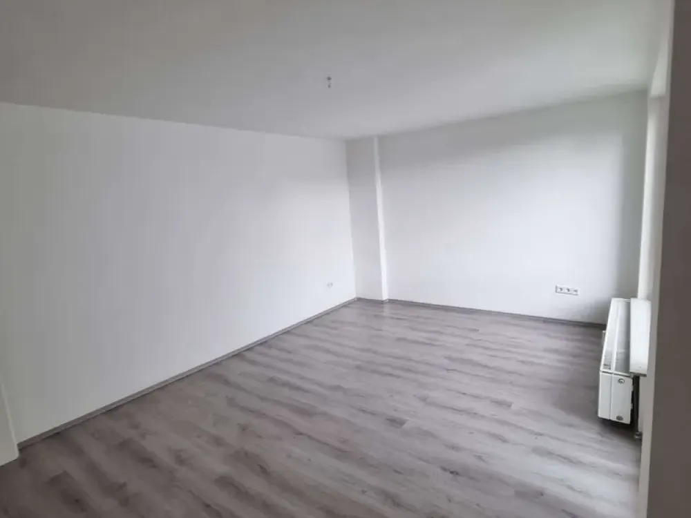 Helle freundliche Wohnung, mit Blick ins Grüne! Moderne, renovierte 4-Zimmer-Wohnung mit Balkon