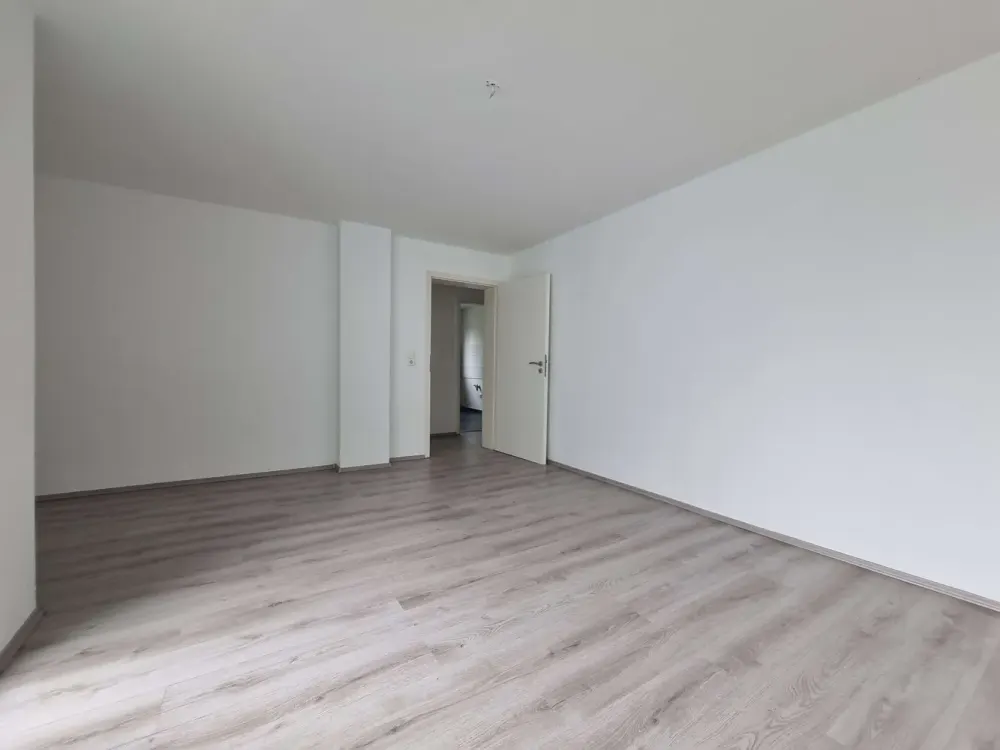 Helle freundliche Wohnung, mit Blick ins Grüne! Moderne, renovierte 4-Zimmer-Wohnung mit Balkon