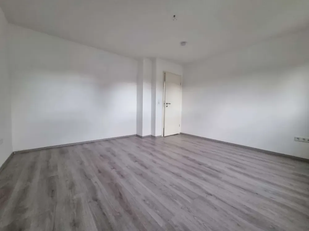 Helle freundliche Wohnung, mit Blick ins Grüne! Moderne, renovierte 4-Zimmer-Wohnung mit Balkon