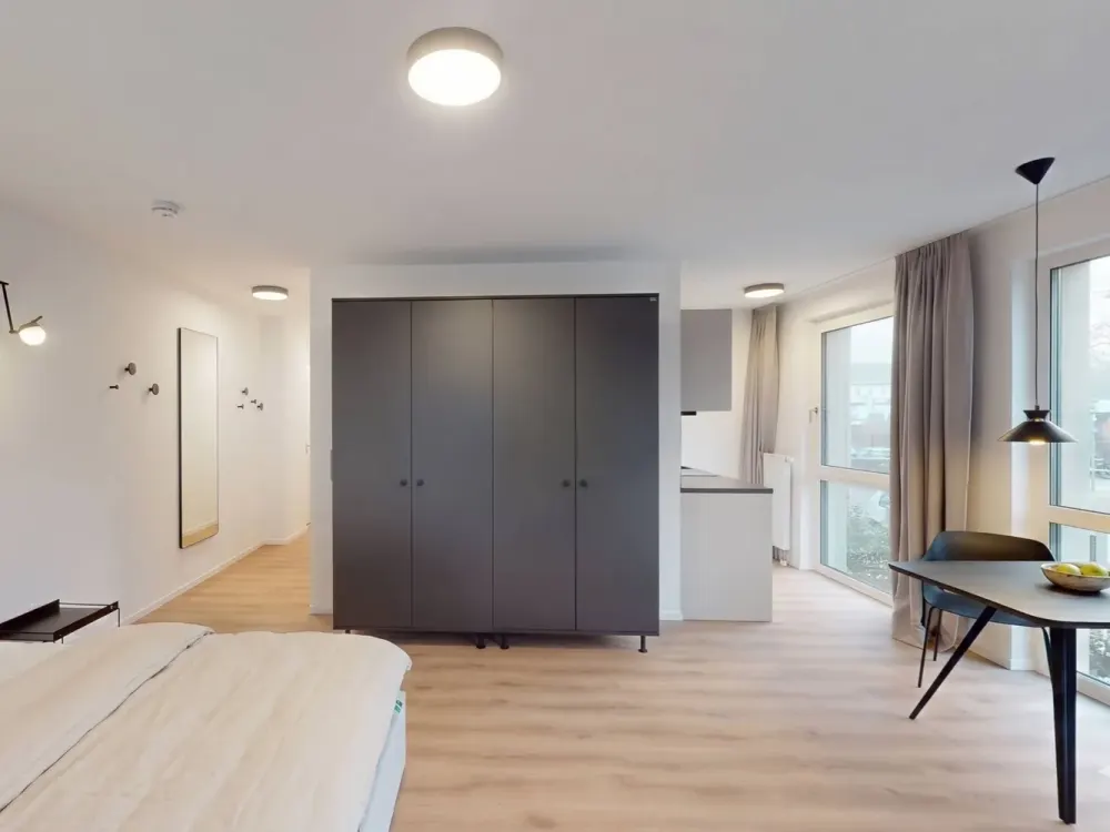 Welcome to Berlin: Vollständig möbliertes Single-Apartment mit EINBAUKÜCHE und BALKON
