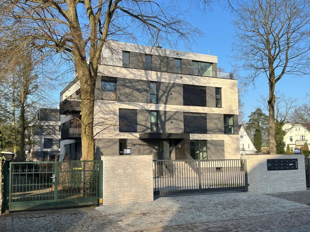 Attraktive Gartenwohnung in exklusiver Villa