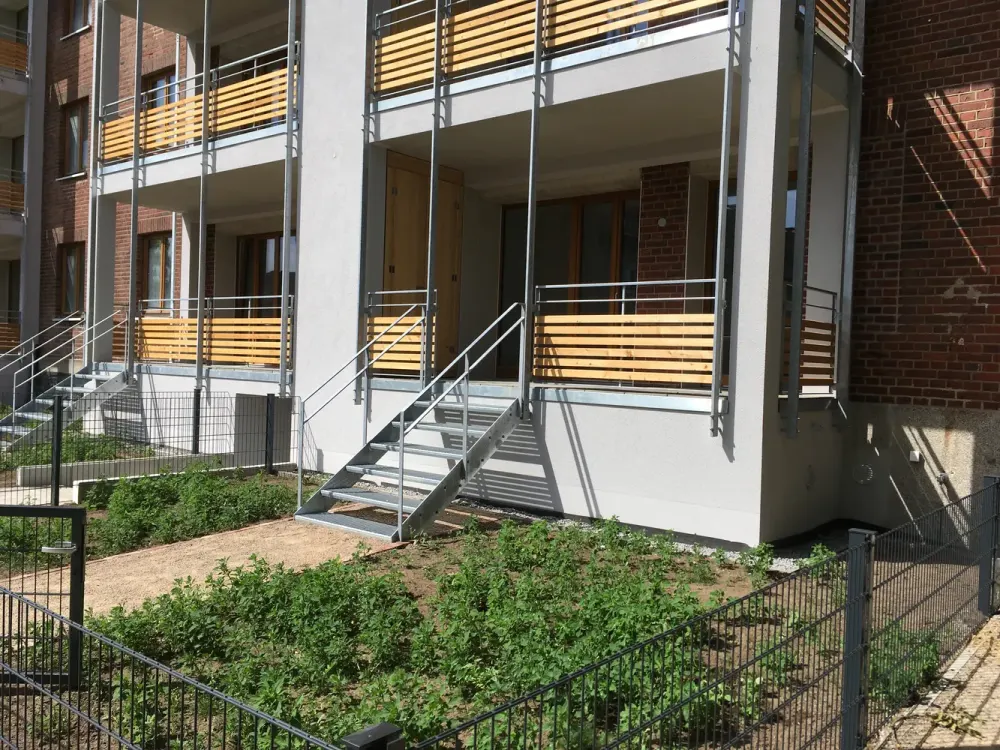 Münster-Mauritz: 4 rooms, kitchen, bathroom, hallway, loggia with stairs to small garden, completely renovated