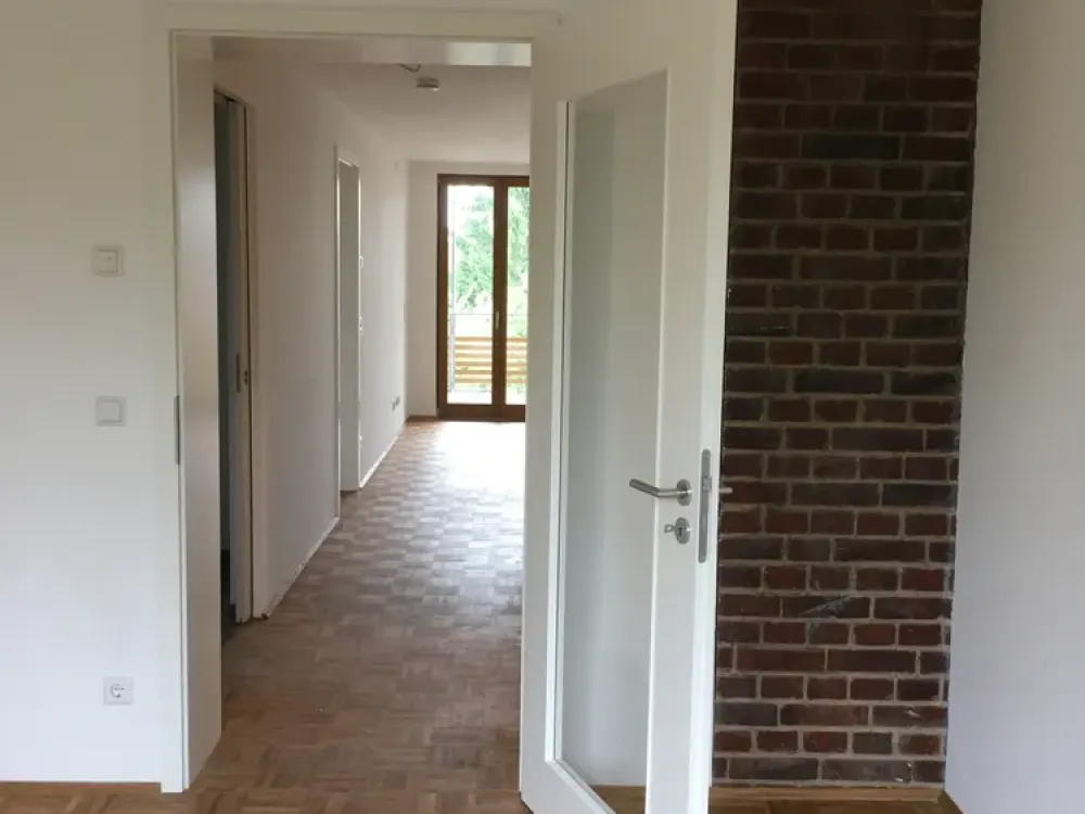 Münster-Mauritz: 4 rooms, kitchen, bathroom, hallway, loggia with stairs to small garden, completely renovated