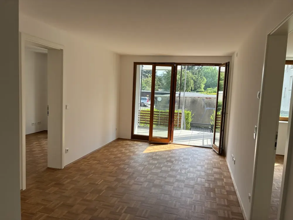 Münster-Mauritz: 4 rooms, kitchen, bathroom, hallway, loggia with stairs to small garden, completely renovated
