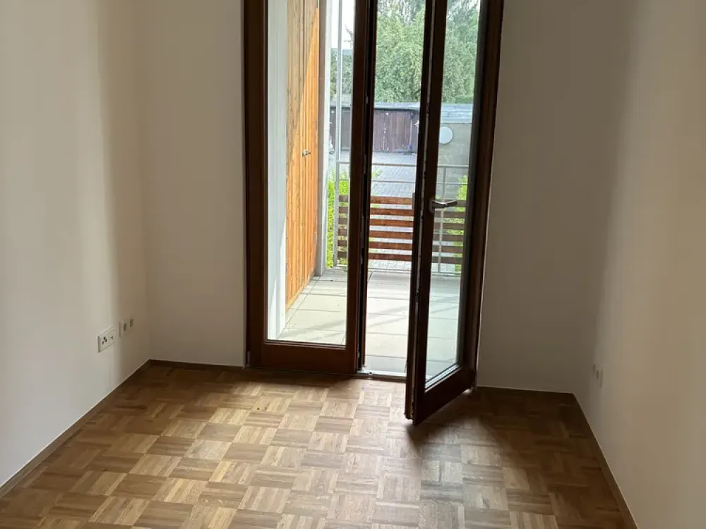 Münster-Mauritz: 4 rooms, kitchen, bathroom, hallway, loggia with stairs to small garden, completely renovated