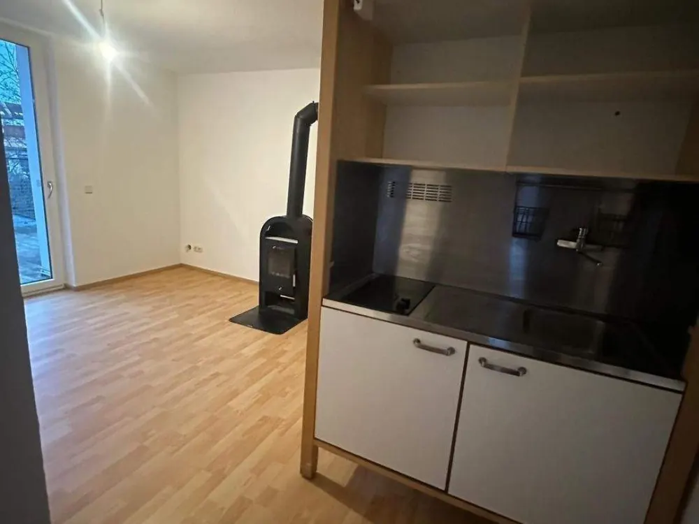 niedliche 1-Raumwohnung mit großer Terrasse, Kaminofen und EBK