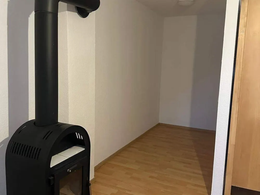 niedliche 1-Raumwohnung mit großer Terrasse, Kaminofen und EBK
