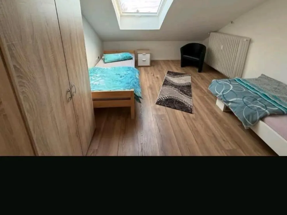 Schlafzimmermöbel Set: Kleiderschrank, Bett und Nachttisch