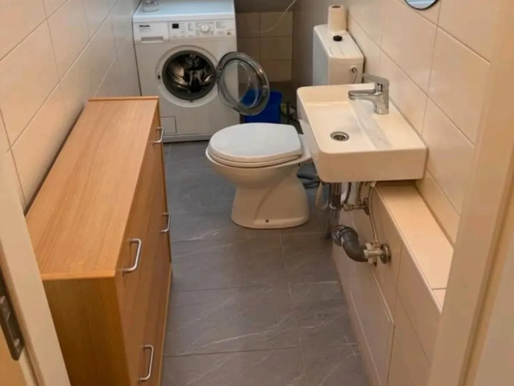 Schlafzimmermöbel Set: Kleiderschrank, Bett und Nachttisch