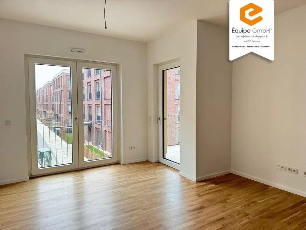 Moderne, helle 4-Raumwohnung mit 2 Balkonen und direkt an der Elbe!