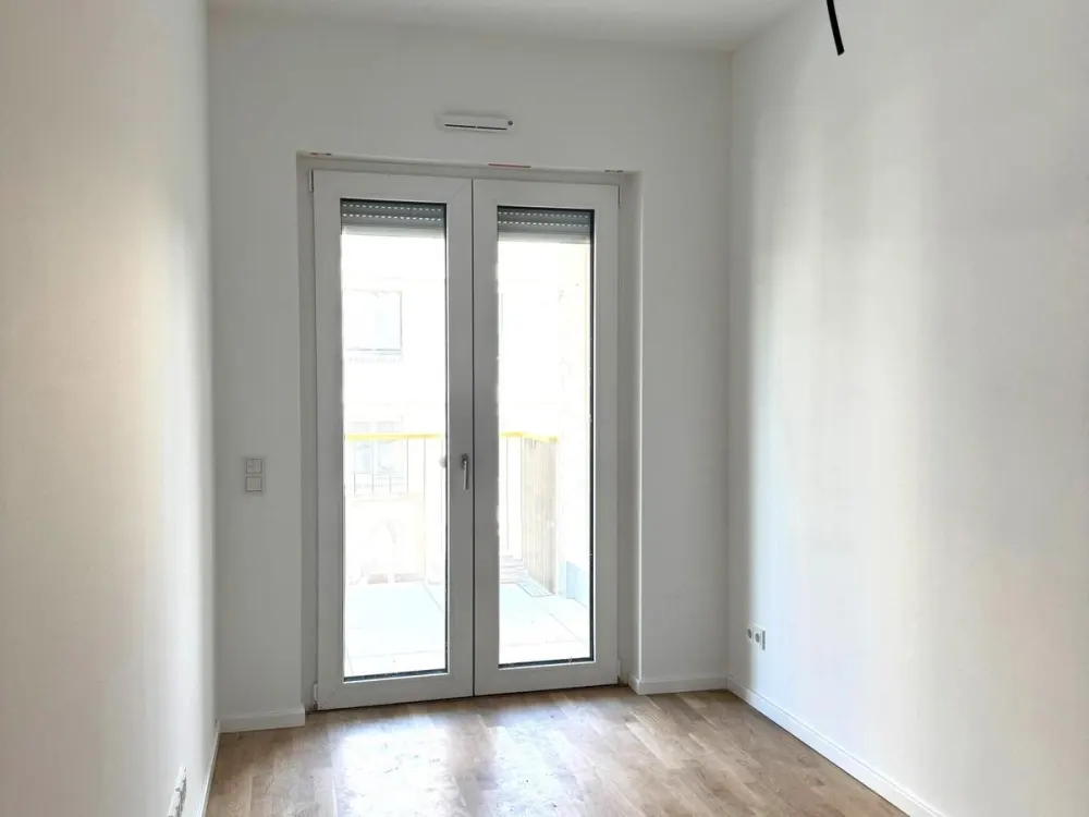 Moderne, helle 4-Raumwohnung mit 2 Balkonen und direkt an der Elbe!