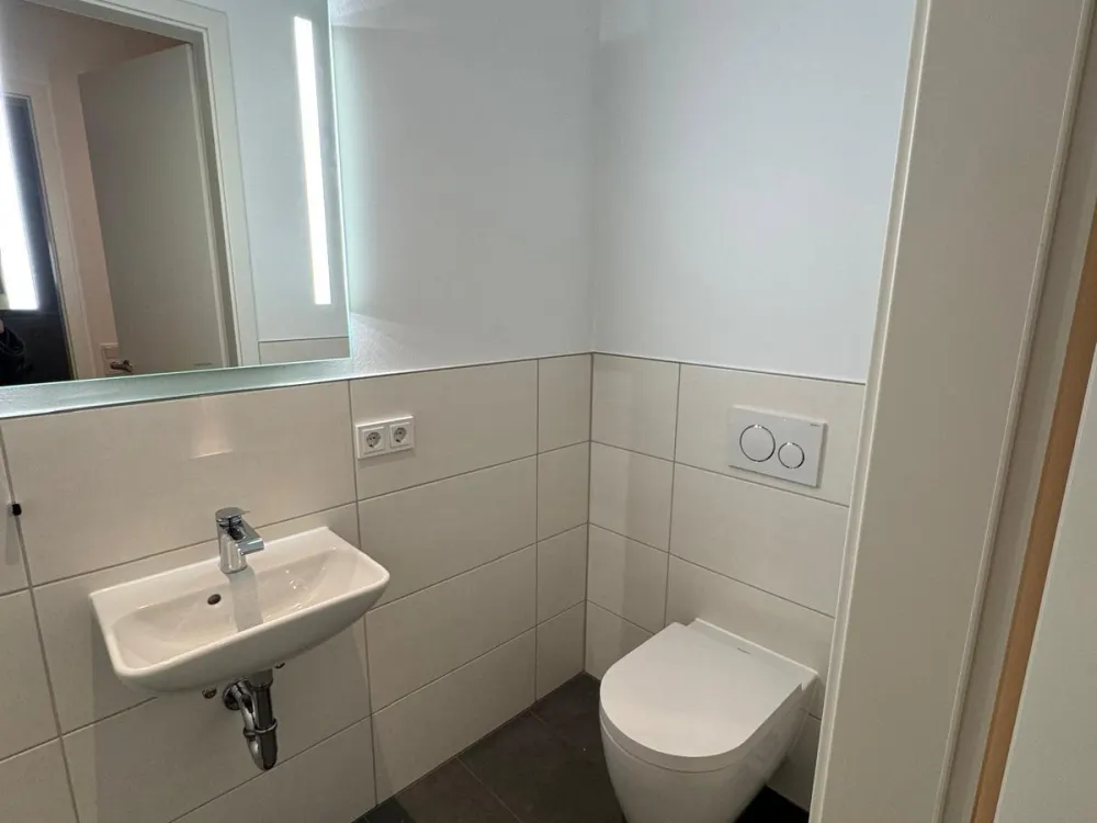 Moderne, helle 4-Raumwohnung mit 2 Balkonen und direkt an der Elbe!