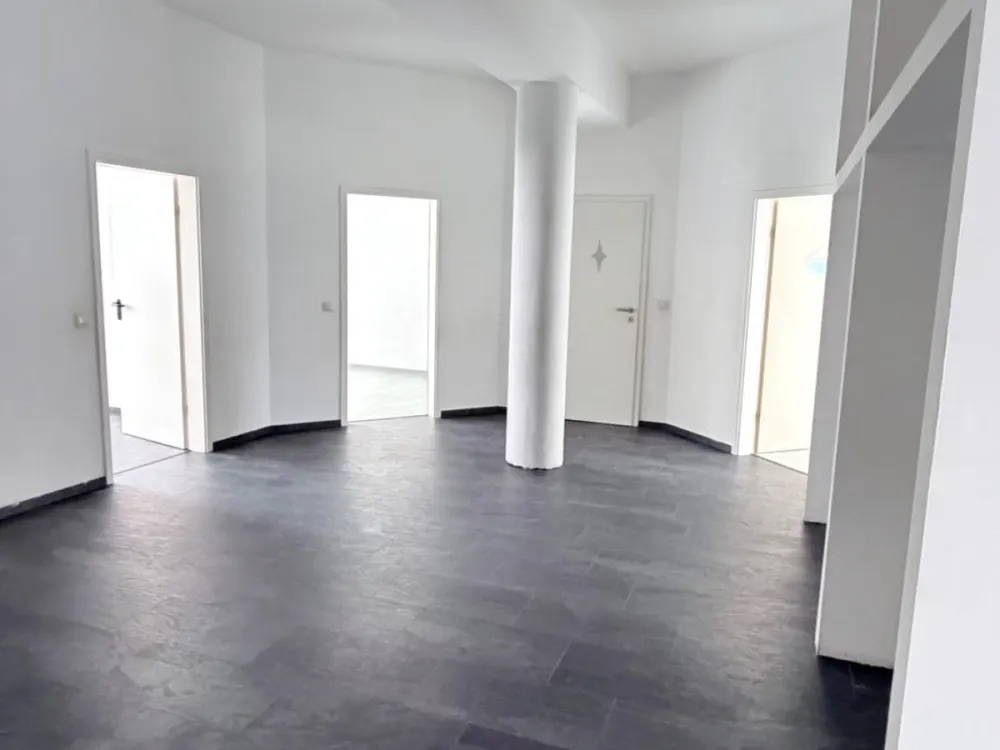 Helle 5-Zimmer-Wohnung mit 140 m² in bester Innenstadtlage von Sa