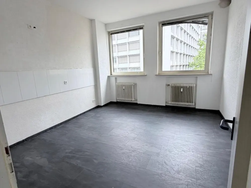 Helle 5-Zimmer-Wohnung mit 140 m² in bester Innenstadtlage von Sa