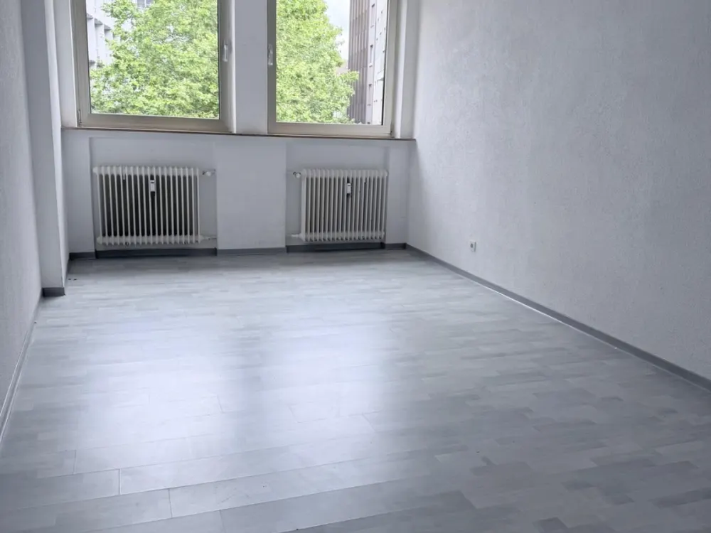 Helle 5-Zimmer-Wohnung mit 140 m² in bester Innenstadtlage von Sa