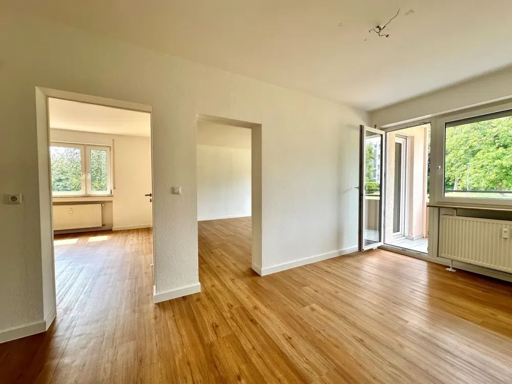 Sunny Balcony with Green View, Quiet Location Near Nature Reserve. Family-Friendly