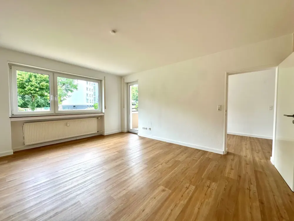 Sunny Balcony with Green View, Quiet Location Near Nature Reserve. Family-Friendly