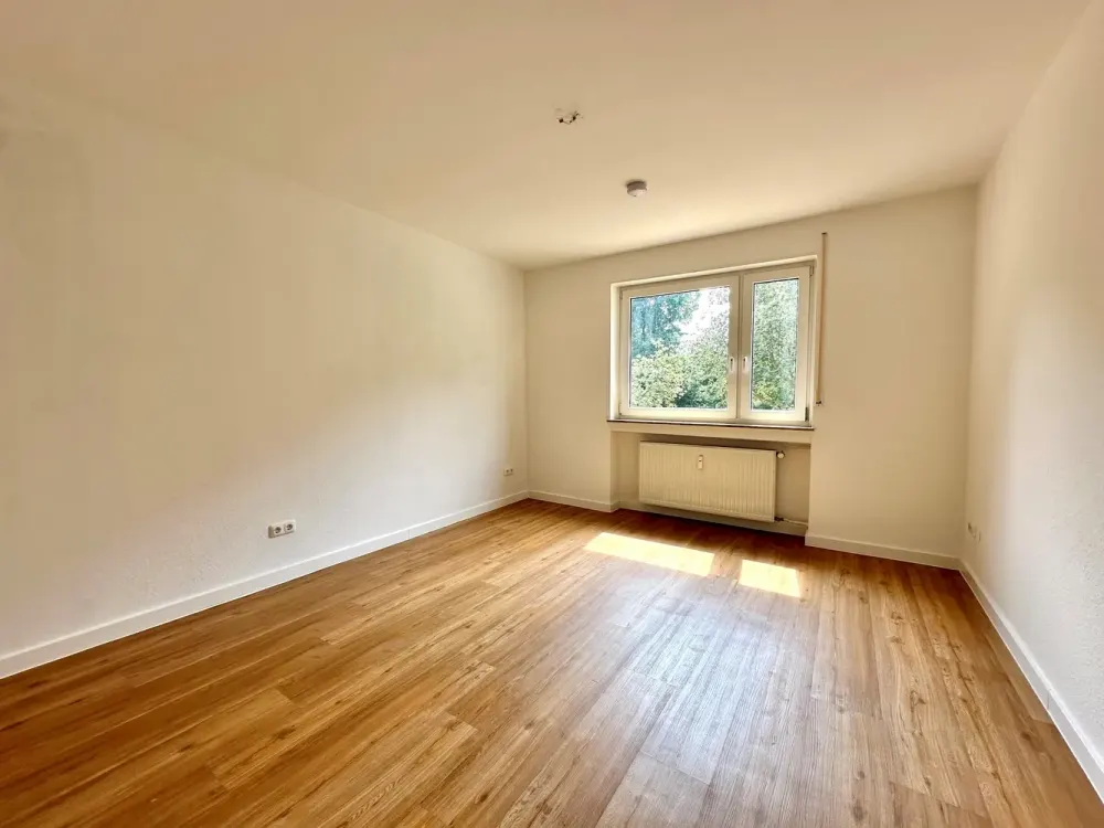 Sunny Balcony with Green View, Quiet Location Near Nature Reserve. Family-Friendly