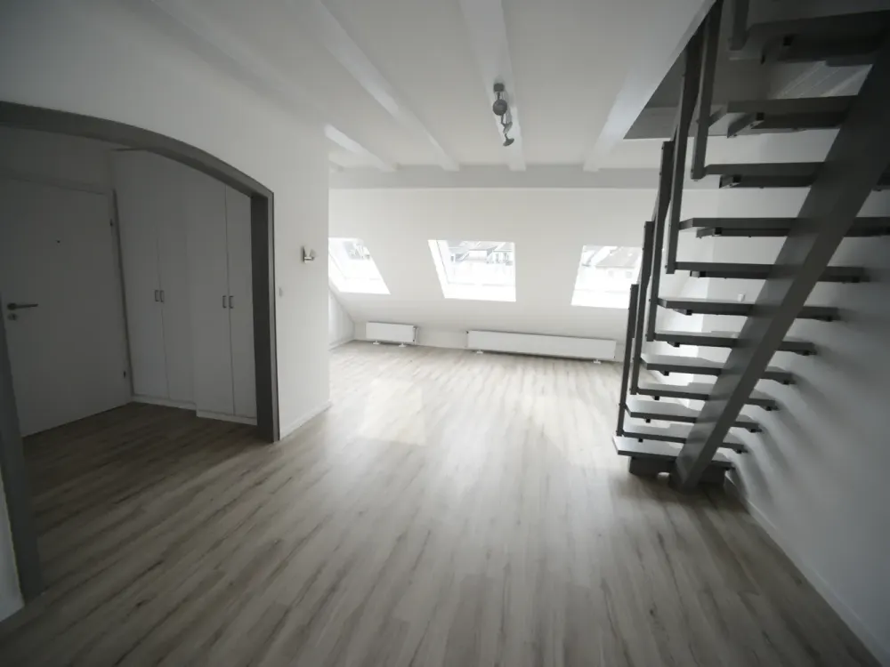 Wunderschöne Dachgeschosswohnung in bester Lage in Pempelfort!