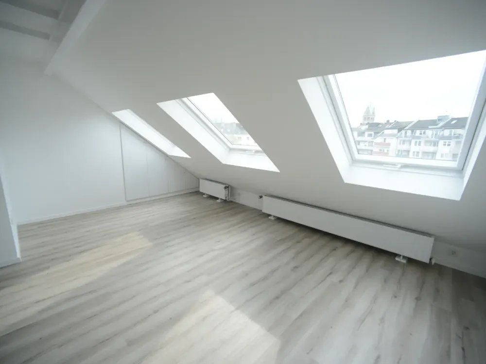 Wunderschöne Dachgeschosswohnung in bester Lage in Pempelfort!