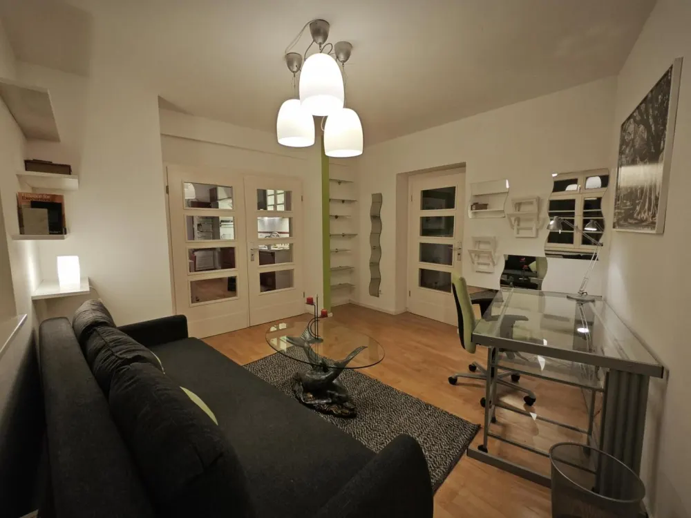 Altbau v 1928 kernsaniert, Denkmal, Whz+Wohnküche+Schlafz.+Bad+GästeWC