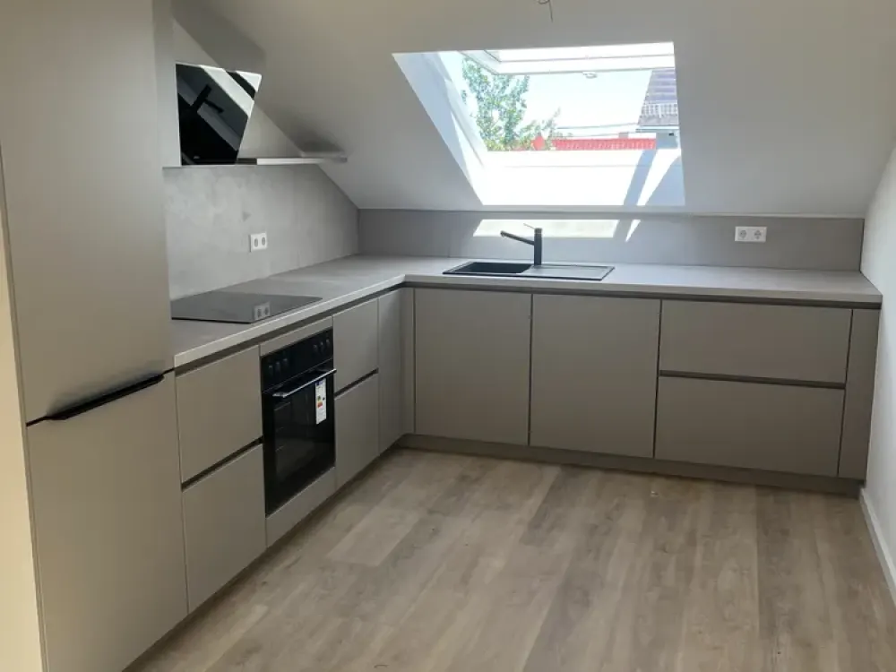 Helle 2-Zimmer-Dachgeschosswohnung zum Erstbezug