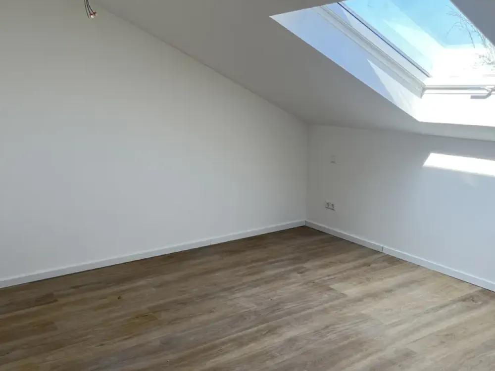Helle 2-Zimmer-Dachgeschosswohnung zum Erstbezug