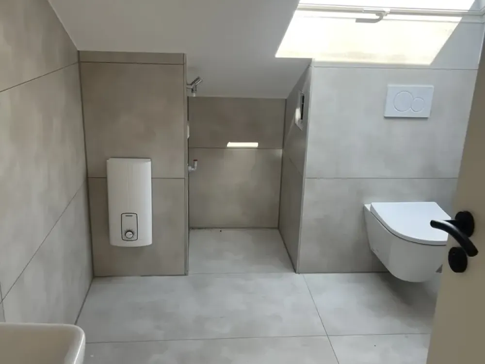 Helle 2-Zimmer-Dachgeschosswohnung zum Erstbezug