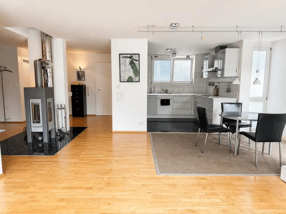 Wohnen im Herzen der Stadt: 5-Zimmer-Maisonette in ruhiger Innenhoflage
