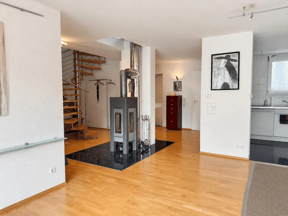 Wohnen im Herzen der Stadt: 5-Zimmer-Maisonette in ruhiger Innenhoflage