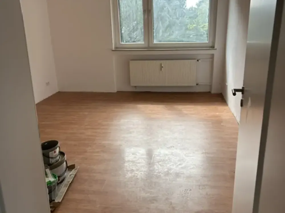 Helle, sanierte 2-Zimmer Wohnung mit Balkon im 1. OG