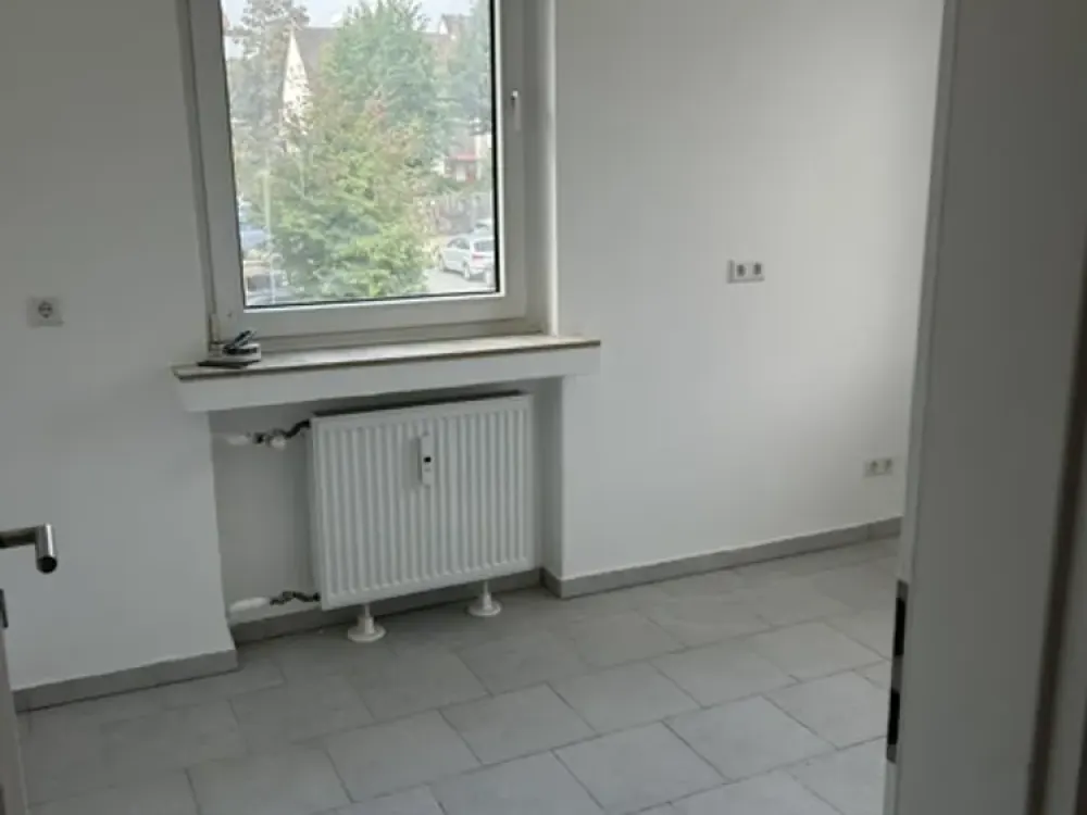 Helle, sanierte 2-Zimmer Wohnung mit Balkon im 1. OG