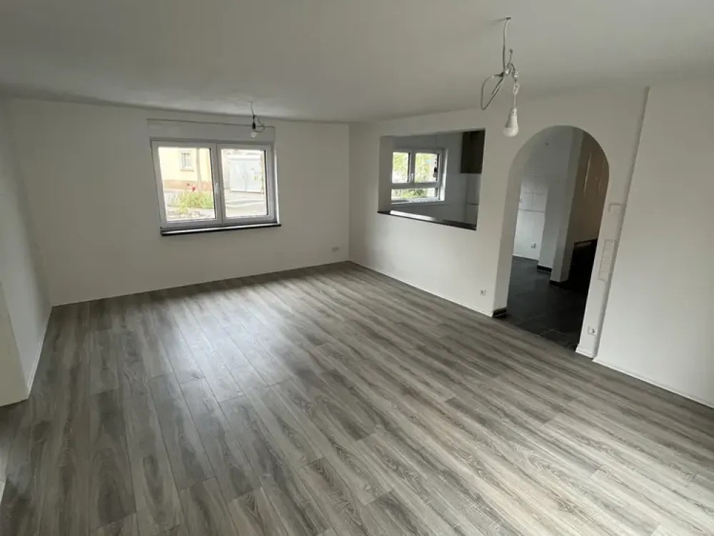 Exklusive 4-Zimmer-Wohnung mit großer Terrasse, Erstbezug nach Kernsanierung