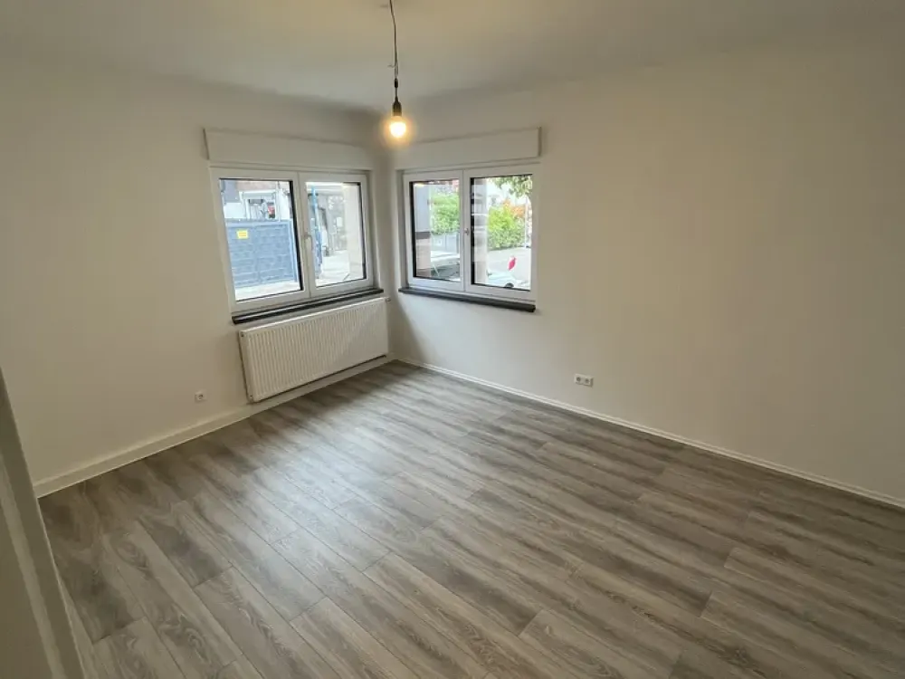 Exklusive 4-Zimmer-Wohnung mit großer Terrasse, Erstbezug nach Kernsanierung