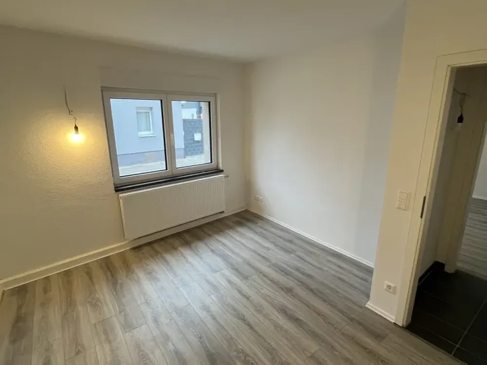 Exklusive 4-Zimmer-Wohnung mit großer Terrasse, Erstbezug nach Kernsanierung