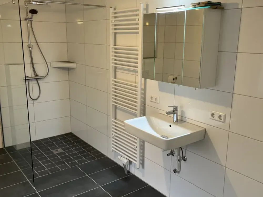Exklusive 4-Zimmer-Wohnung mit großer Terrasse, Erstbezug nach Kernsanierung