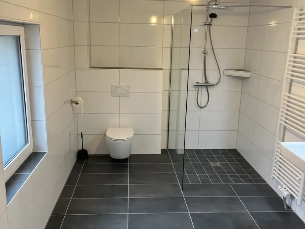 Exklusive 4-Zimmer-Wohnung mit großer Terrasse, Erstbezug nach Kernsanierung