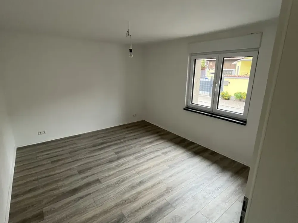 Exklusive 4-Zimmer-Wohnung mit großer Terrasse, Erstbezug nach Kernsanierung