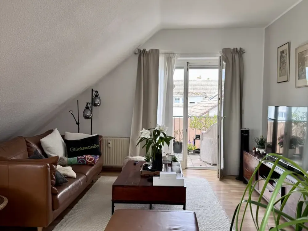 Gemütliche und helle 3-Zimmer-DG-Wohnung in Bad Homburg | Balkon + TG Stellplatz