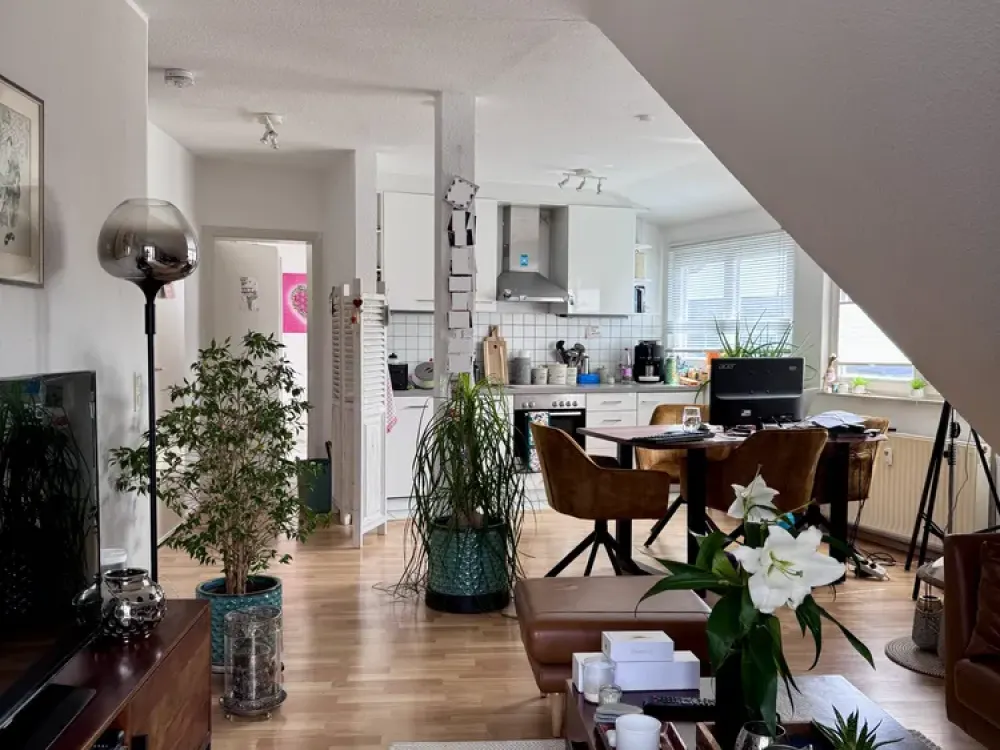 Gemütliche und helle 3-Zimmer-DG-Wohnung in Bad Homburg | Balkon + TG Stellplatz