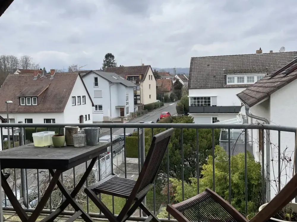 Gemütliche und helle 3-Zimmer-DG-Wohnung in Bad Homburg | Balkon + TG Stellplatz