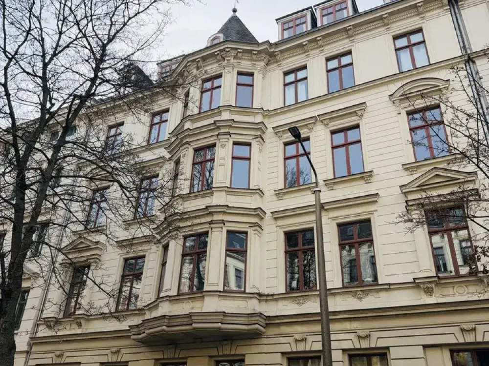 DREAMLIKE SPACIOUS 6-ROOM APARTMENT WITH 3 BATHROOMS, 2 BALCONIES AND OWN PARKING SPACE