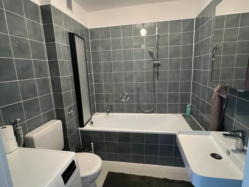 3 Zimmer Wohnung/ Nähe Sana-Klinik/ Nähe S1 Haltestelle