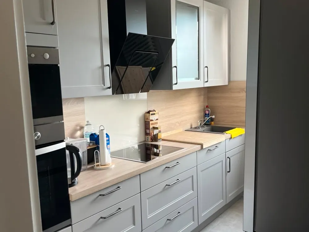 3 Zimmer Wohnung/ Nähe Sana-Klinik/ Nähe S1 Haltestelle