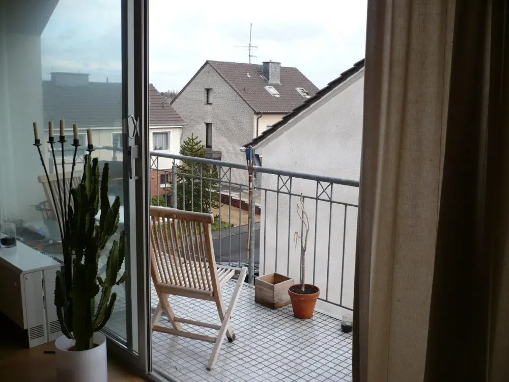 Commission-free! Very beautiful and bright attic apartment, 2 rooms, bathroom, kitchen, balcony